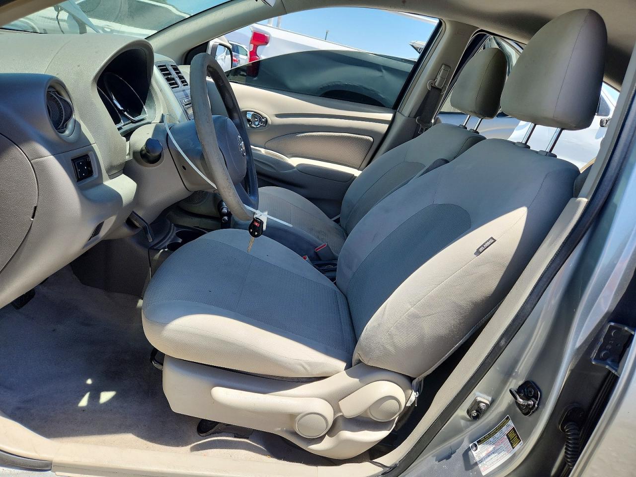 2013 Nissan Versa 1.6 S Серебряный vin: 3N1CN7AP4DL892851