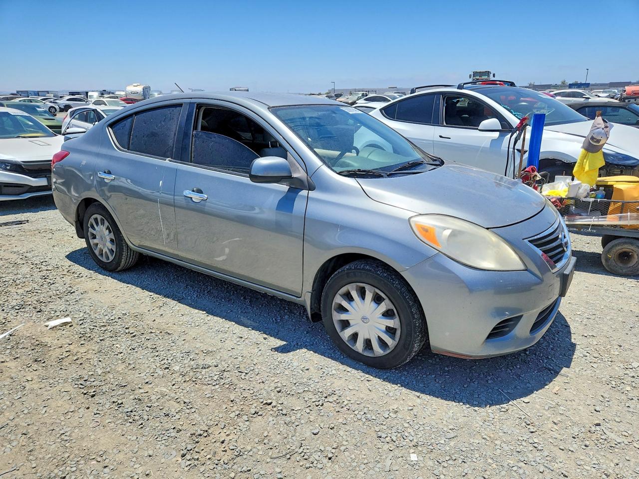 2013 Nissan Versa 1.6 S Серебряный vin: 3N1CN7AP4DL892851