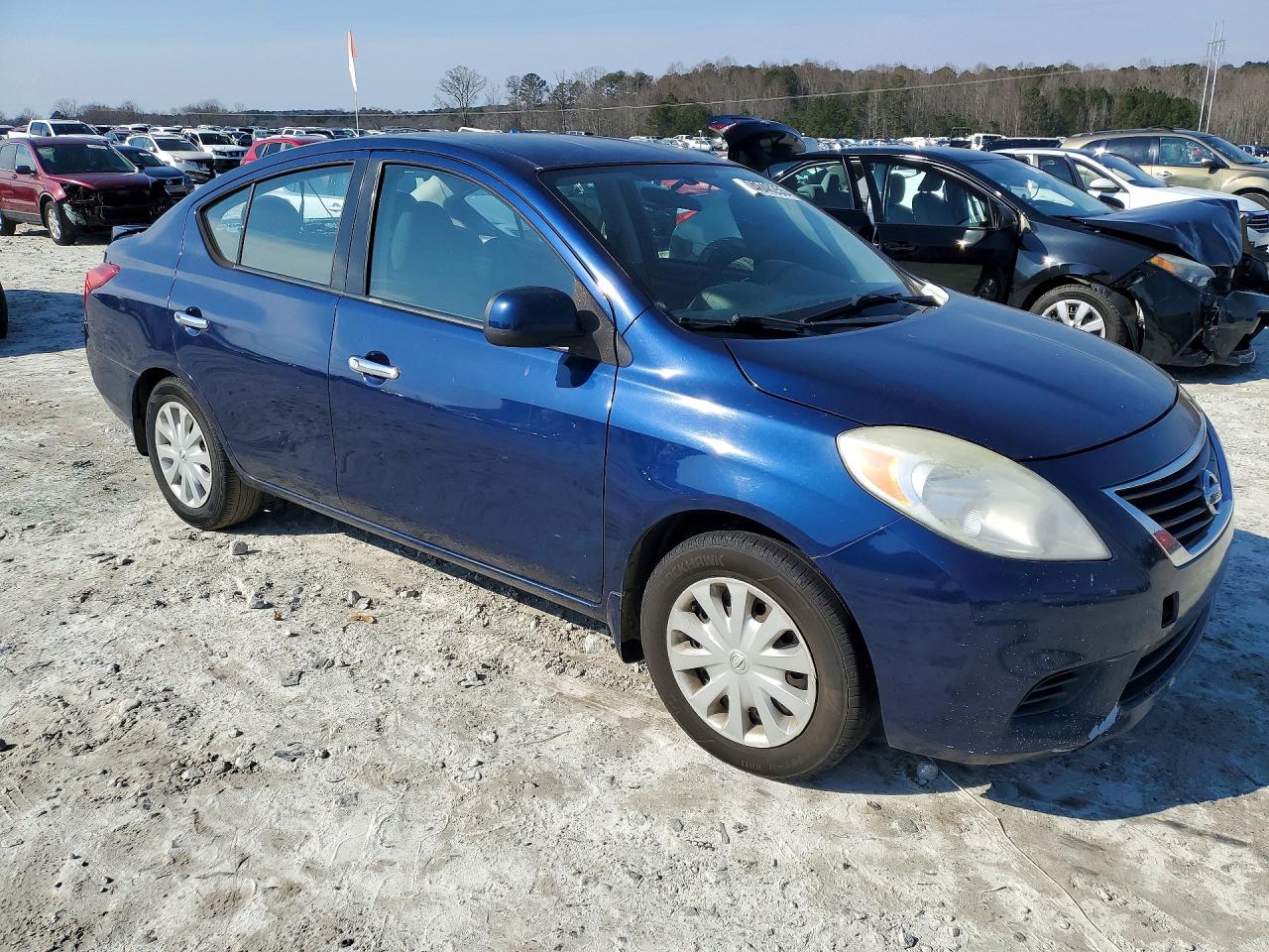 2014 Niss Versa Синий vin: 3N1CN7AP4EK455195