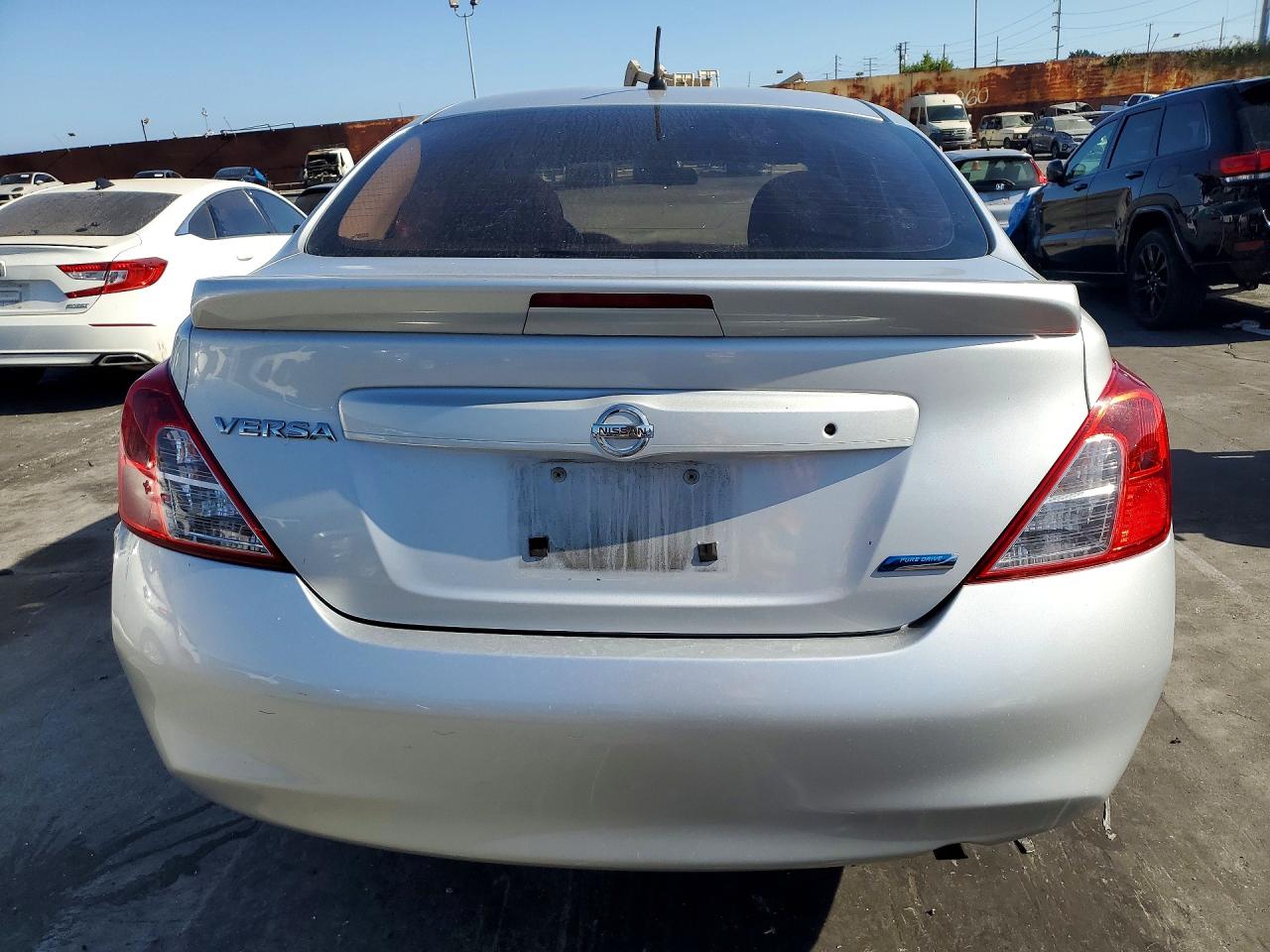 2014 Nissan Versa 1.6 S Silver vin: 3N1CN7AP4EL825068