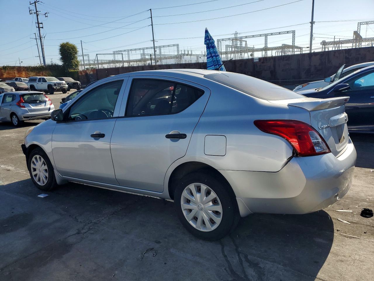 2014 Nissan Versa 1.6 S Silver vin: 3N1CN7AP4EL825068