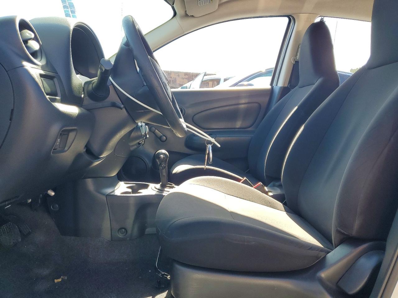 2014 Nissan Versa 1.6 S Silver vin: 3N1CN7AP4EL825068