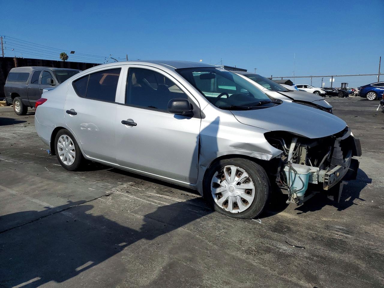 2014 Nissan Versa 1.6 S Silver vin: 3N1CN7AP4EL825068