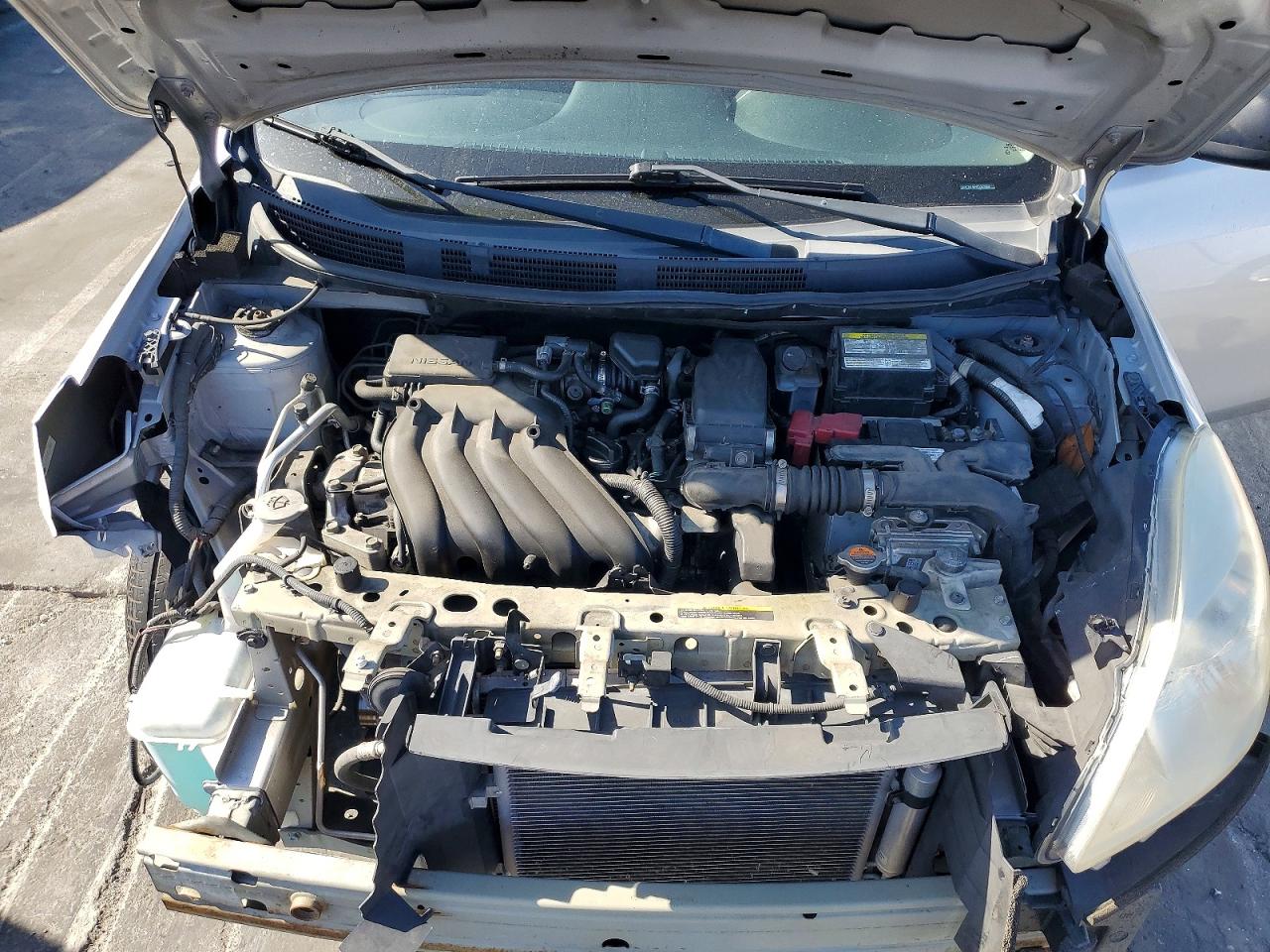 2014 Nissan Versa 1.6 S Silver vin: 3N1CN7AP4EL825068