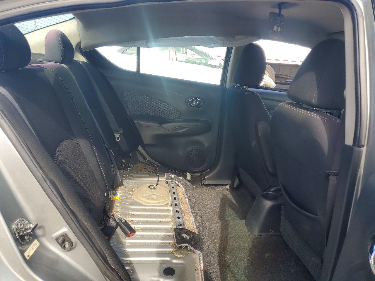 2014 Nissan Versa 1.6 Sv Серебряный vin: 3N1CN7AP4EL835132