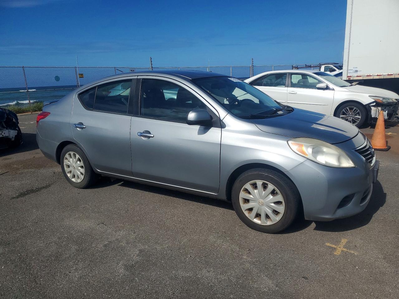 2014 Nissan Versa 1.6 Sv Серебряный vin: 3N1CN7AP4EL835132