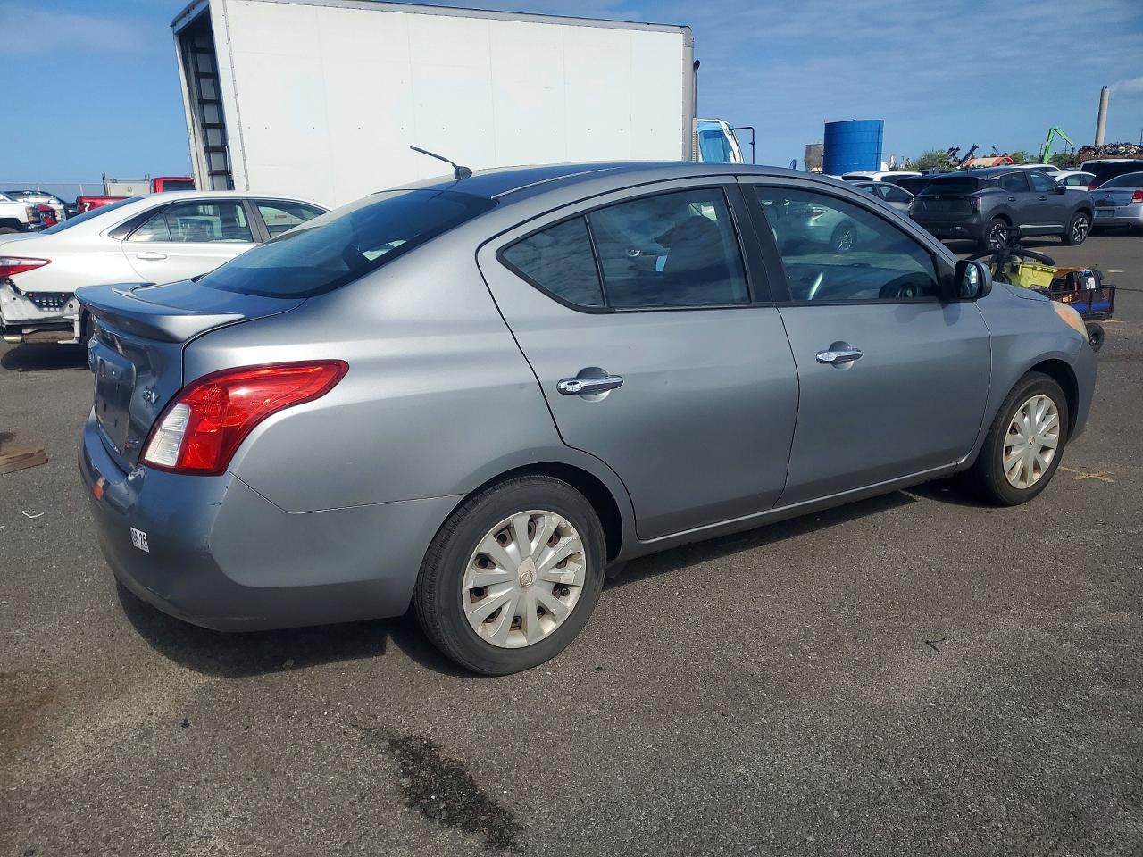 2014 Nissan Versa 1.6 Sv Серебряный vin: 3N1CN7AP4EL835132