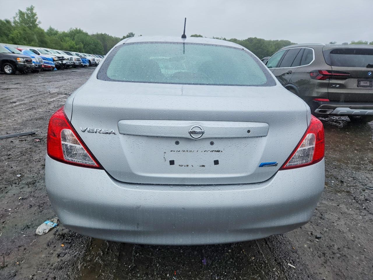 2014 Nissan Versa 1.6 S Silver vin: 3N1CN7AP4EL858152