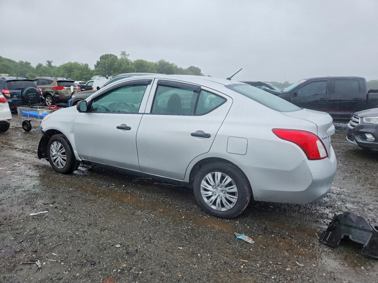 2014 Nissan Versa 1.6 S Silver vin: 3N1CN7AP4EL858152