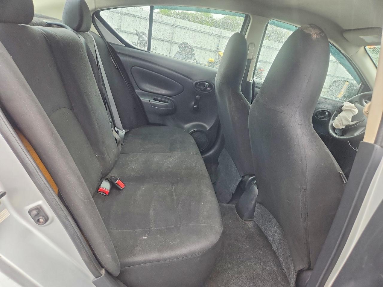 2014 Nissan Versa 1.6 S Silver vin: 3N1CN7AP4EL858152