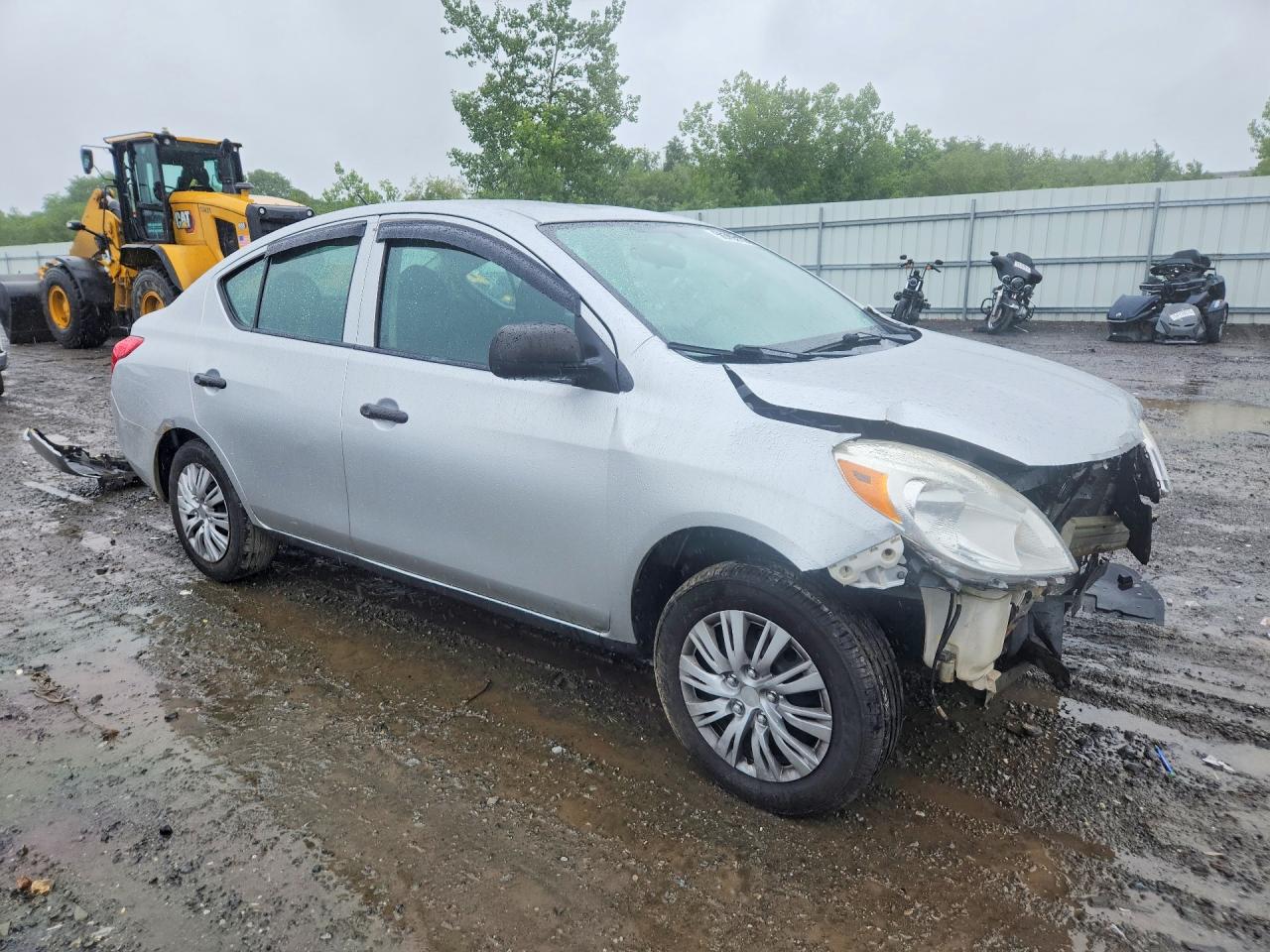 2014 Nissan Versa 1.6 S Silver vin: 3N1CN7AP4EL858152