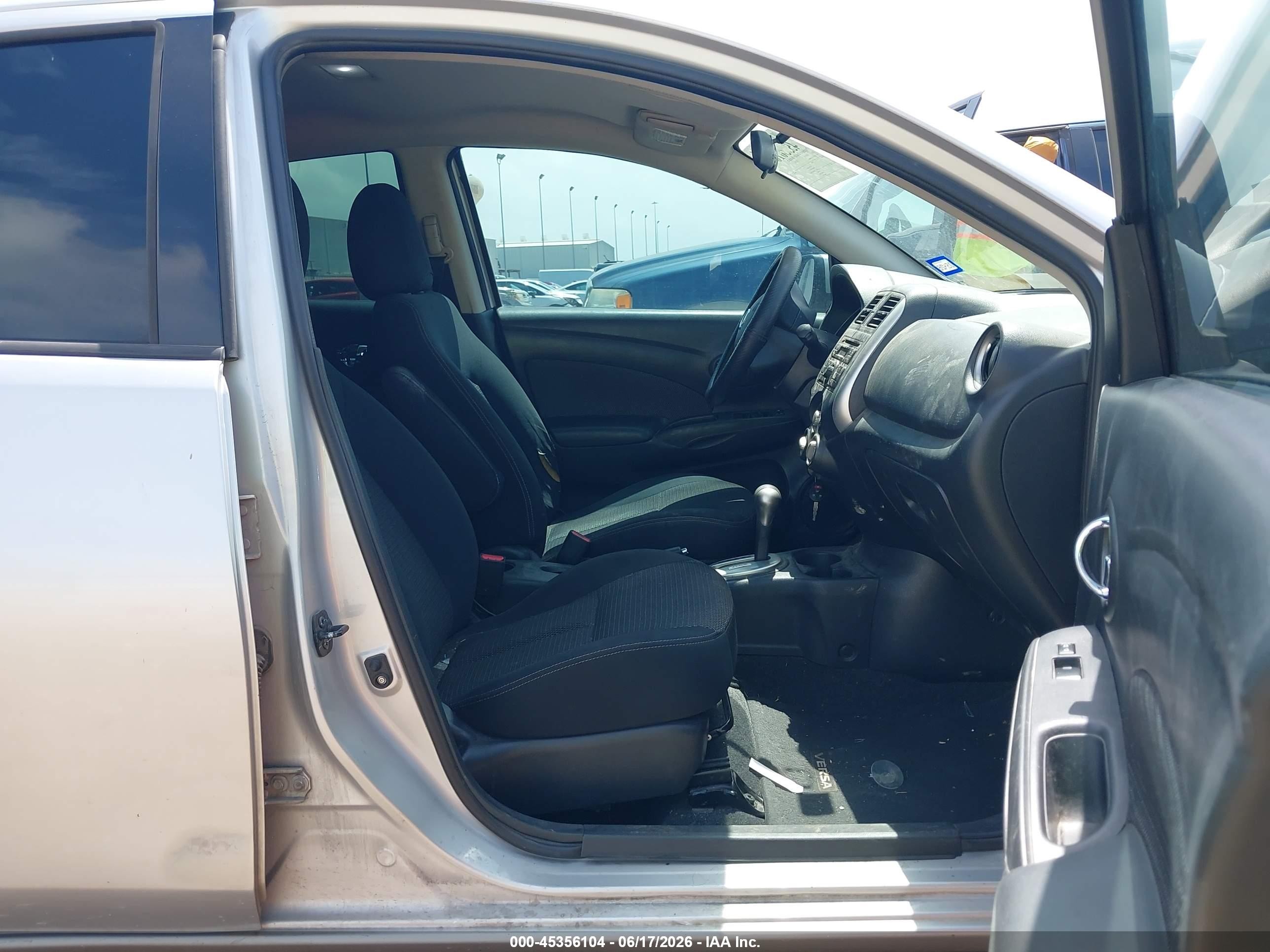 2014 Nissan Versa 1.6 Sv Серебряный vin: 3N1CN7AP4EL868356