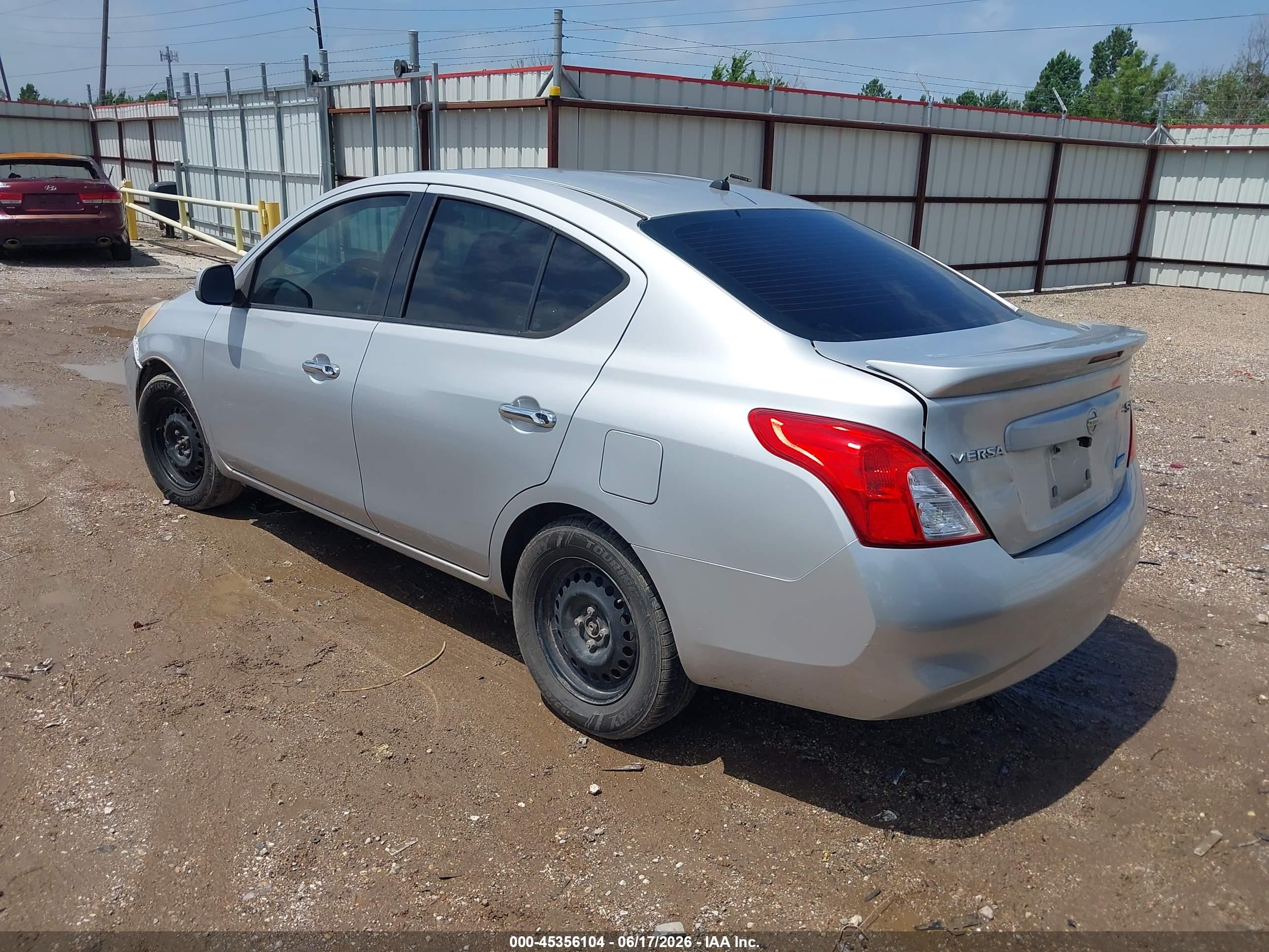 2014 Nissan Versa 1.6 Sv Серебряный vin: 3N1CN7AP4EL868356