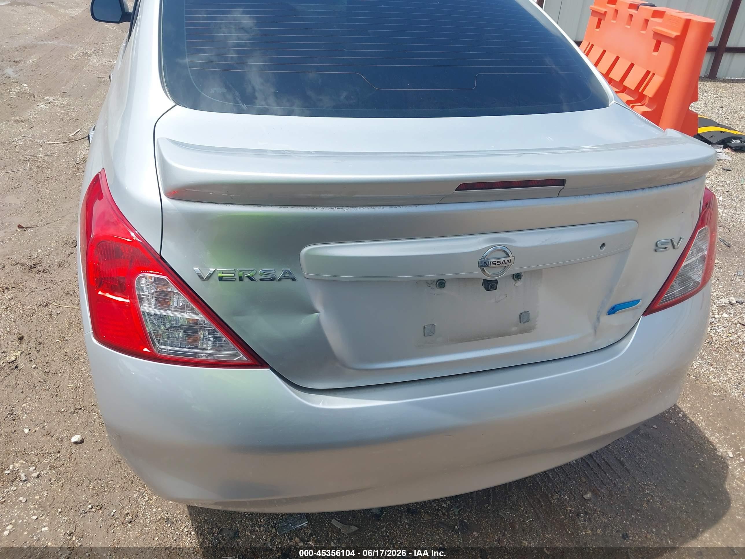 2014 Nissan Versa 1.6 Sv Серебряный vin: 3N1CN7AP4EL868356