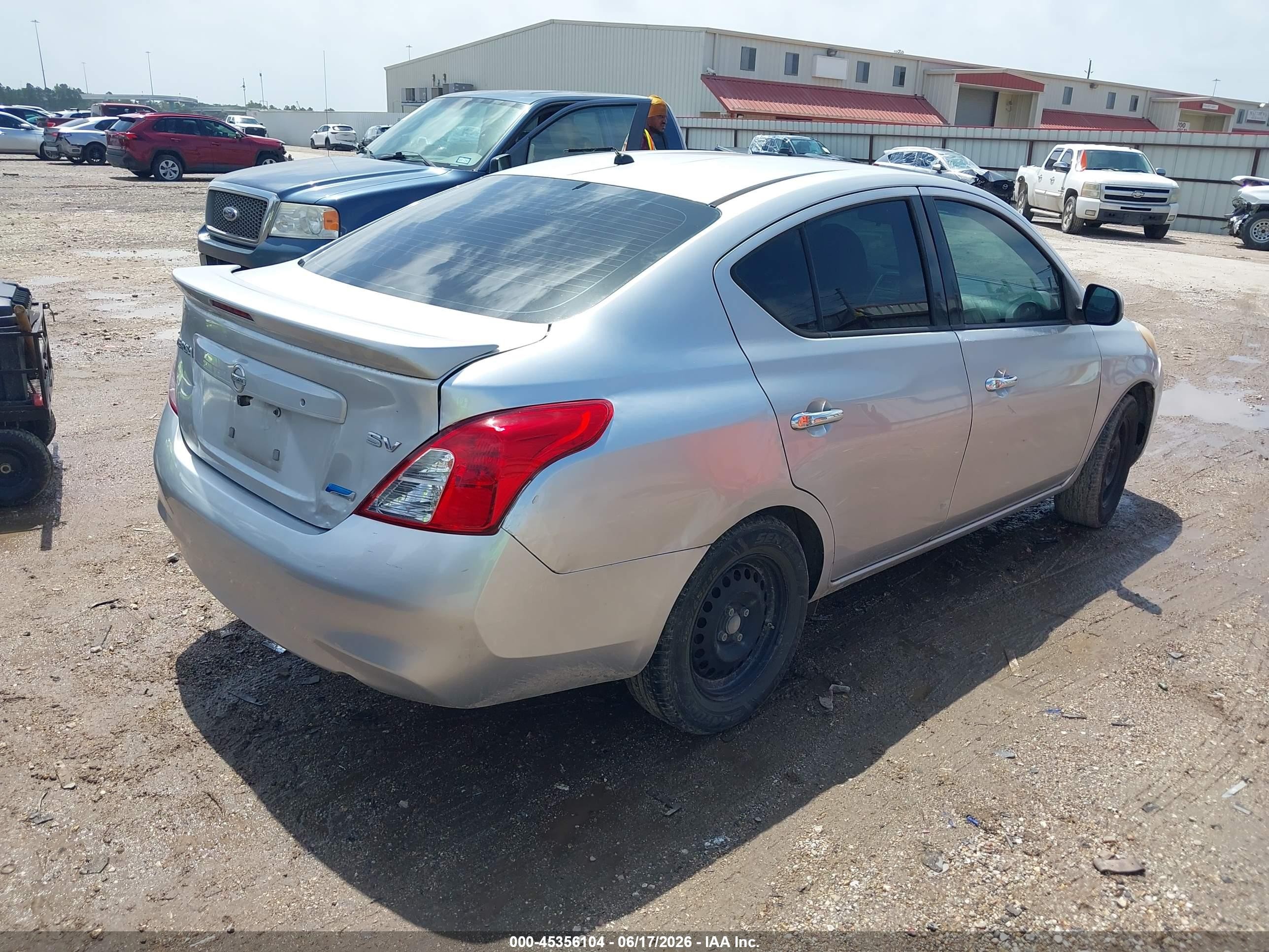 2014 Nissan Versa 1.6 Sv Серебряный vin: 3N1CN7AP4EL868356