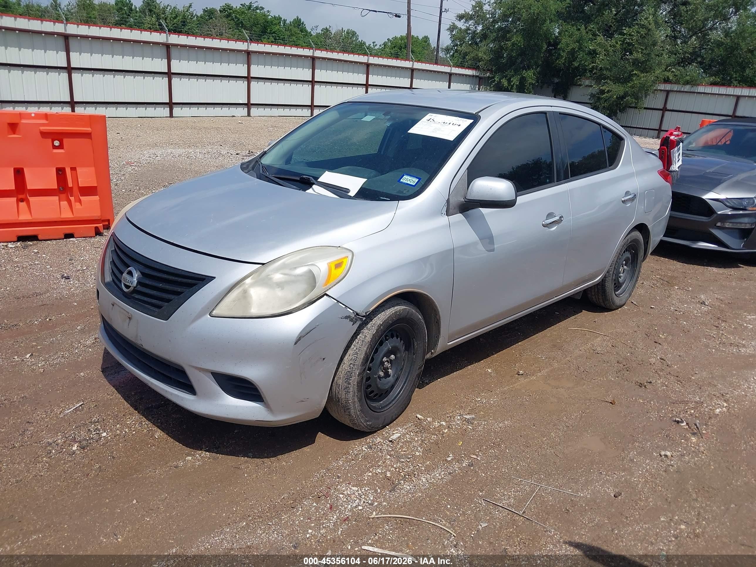 2014 Nissan Versa 1.6 Sv Серебряный vin: 3N1CN7AP4EL868356
