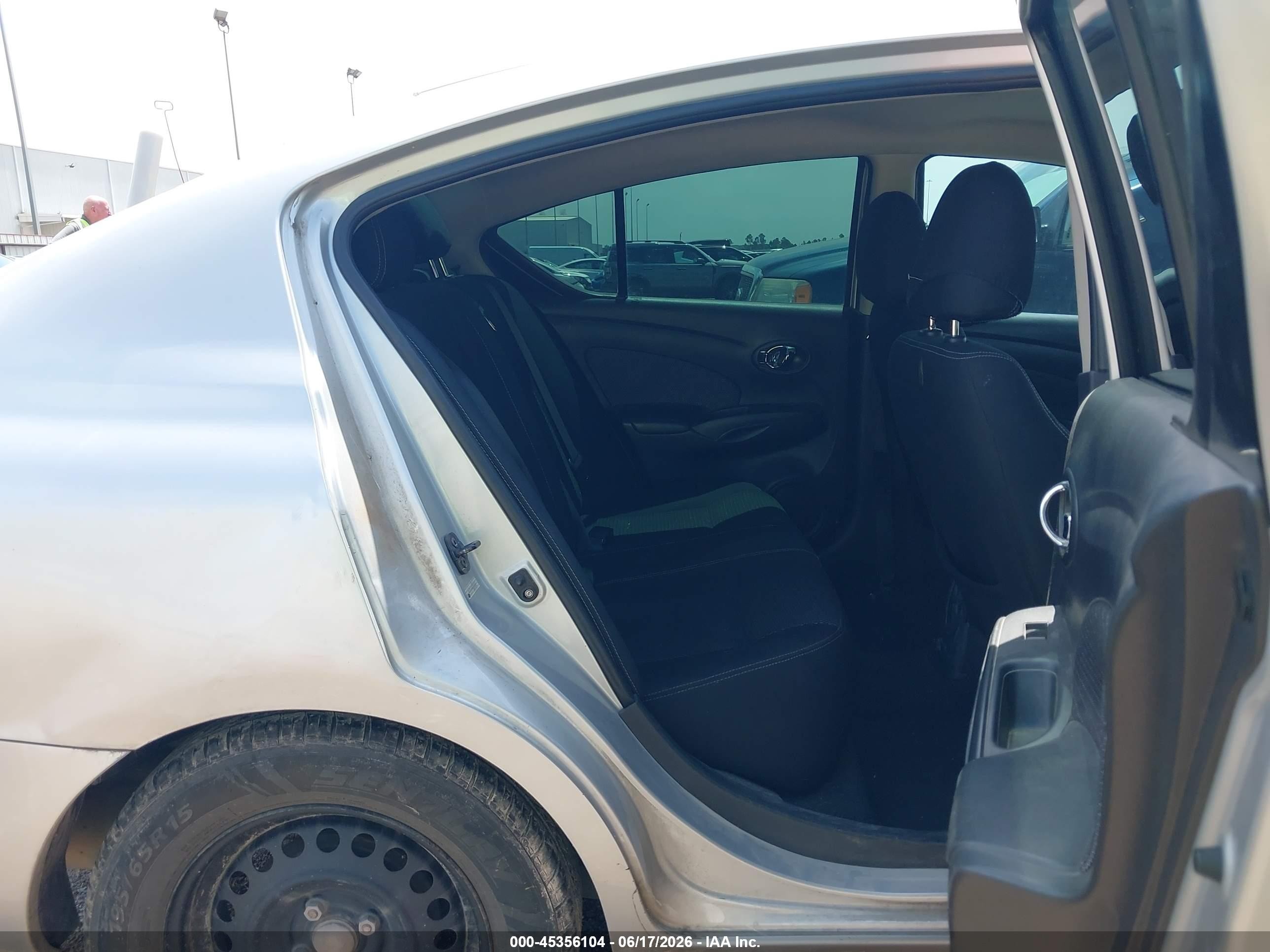 2014 Nissan Versa 1.6 Sv Серебряный vin: 3N1CN7AP4EL868356