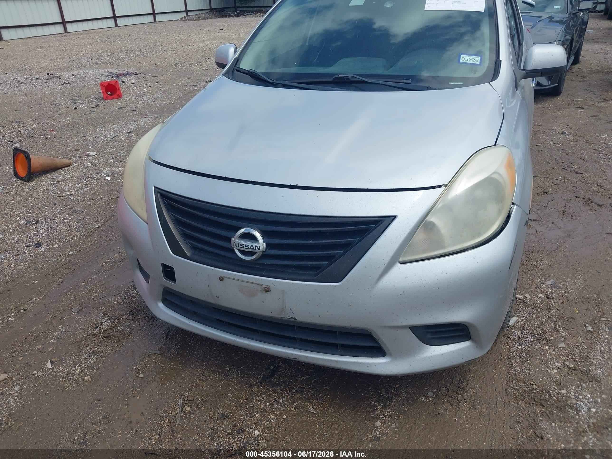 2014 Nissan Versa 1.6 Sv Серебряный vin: 3N1CN7AP4EL868356