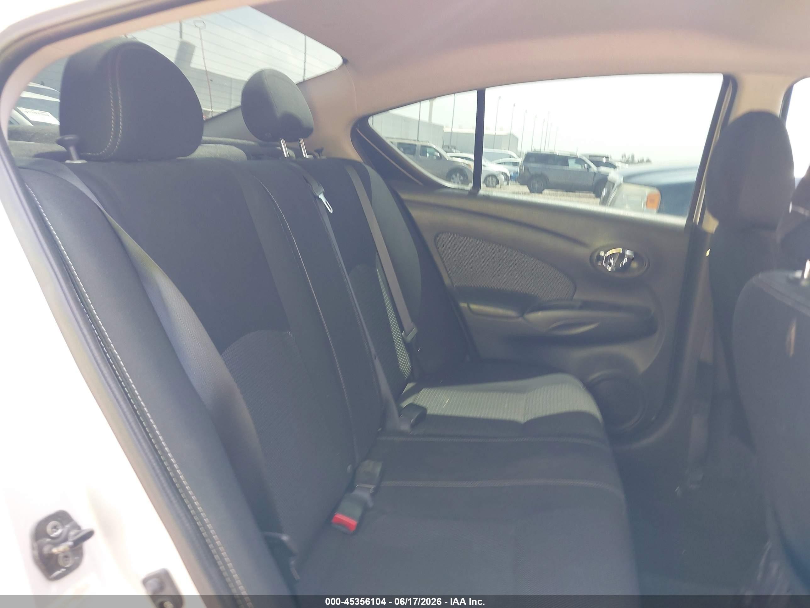 2014 Nissan Versa 1.6 Sv Серебряный vin: 3N1CN7AP4EL868356