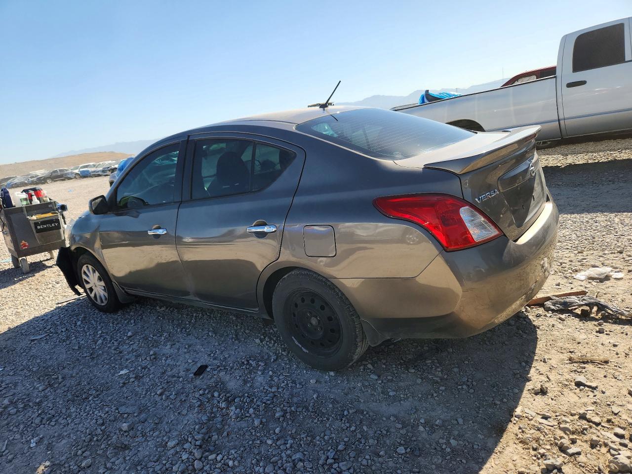 2014 Nissan Versa 1.6 Sv Gray vin: 3N1CN7AP4EL873654