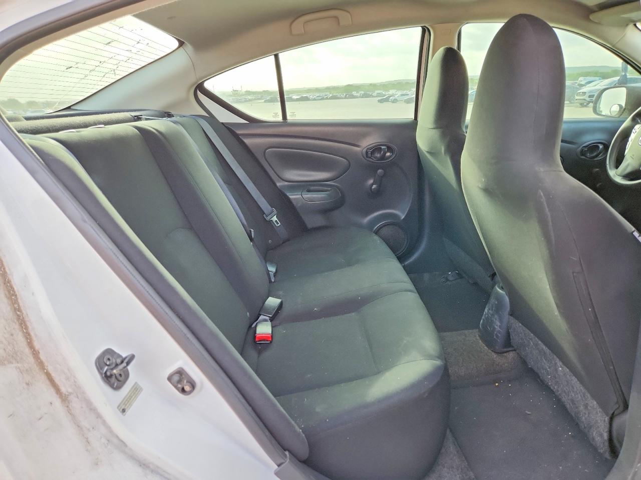 2015 Nissan Versa 1.6 S White vin: 3N1CN7AP4FL807624