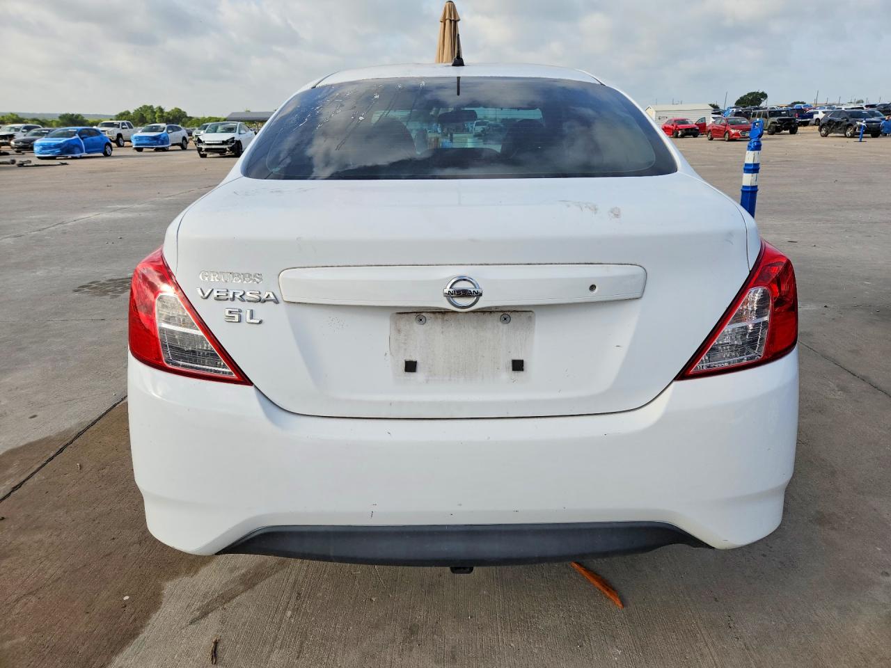 2015 Nissan Versa 1.6 S White vin: 3N1CN7AP4FL807624