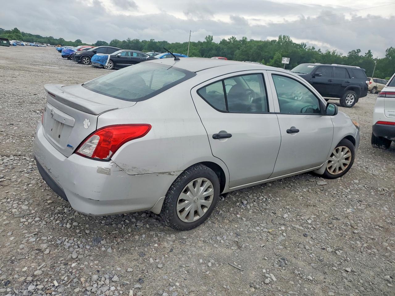 2015 Nissan Versa 1.6 S Plus Silver vin: 3N1CN7AP4FL807686