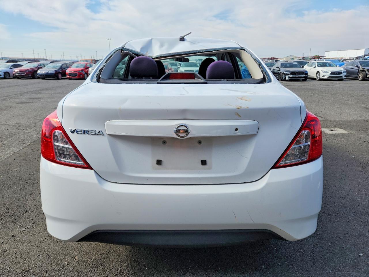 2015 Nissan Versa 1.6 S White vin: 3N1CN7AP4FL814802