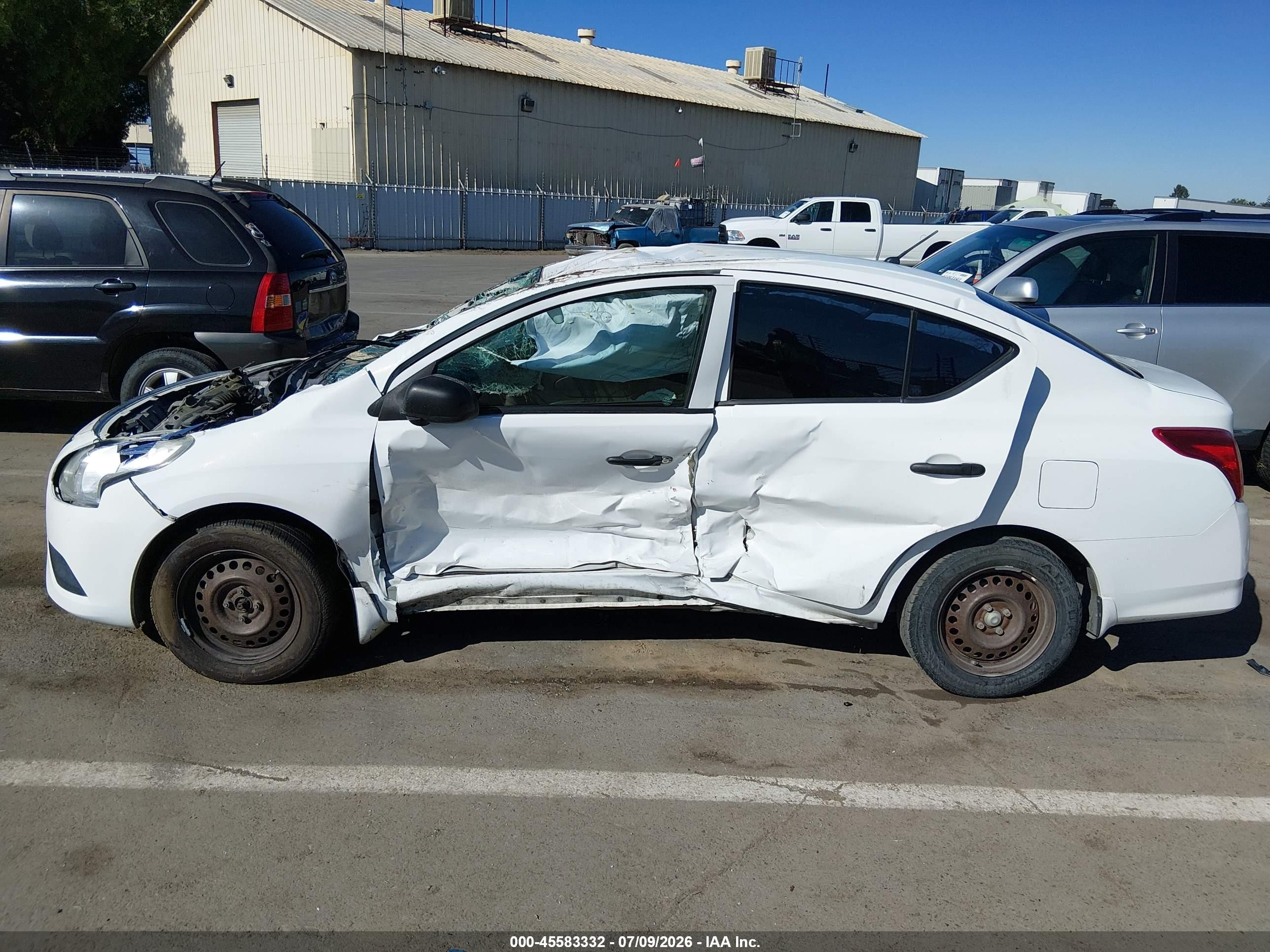 2015 Nissan Versa 1.6 S Белый vin: 3N1CN7AP4FL816856
