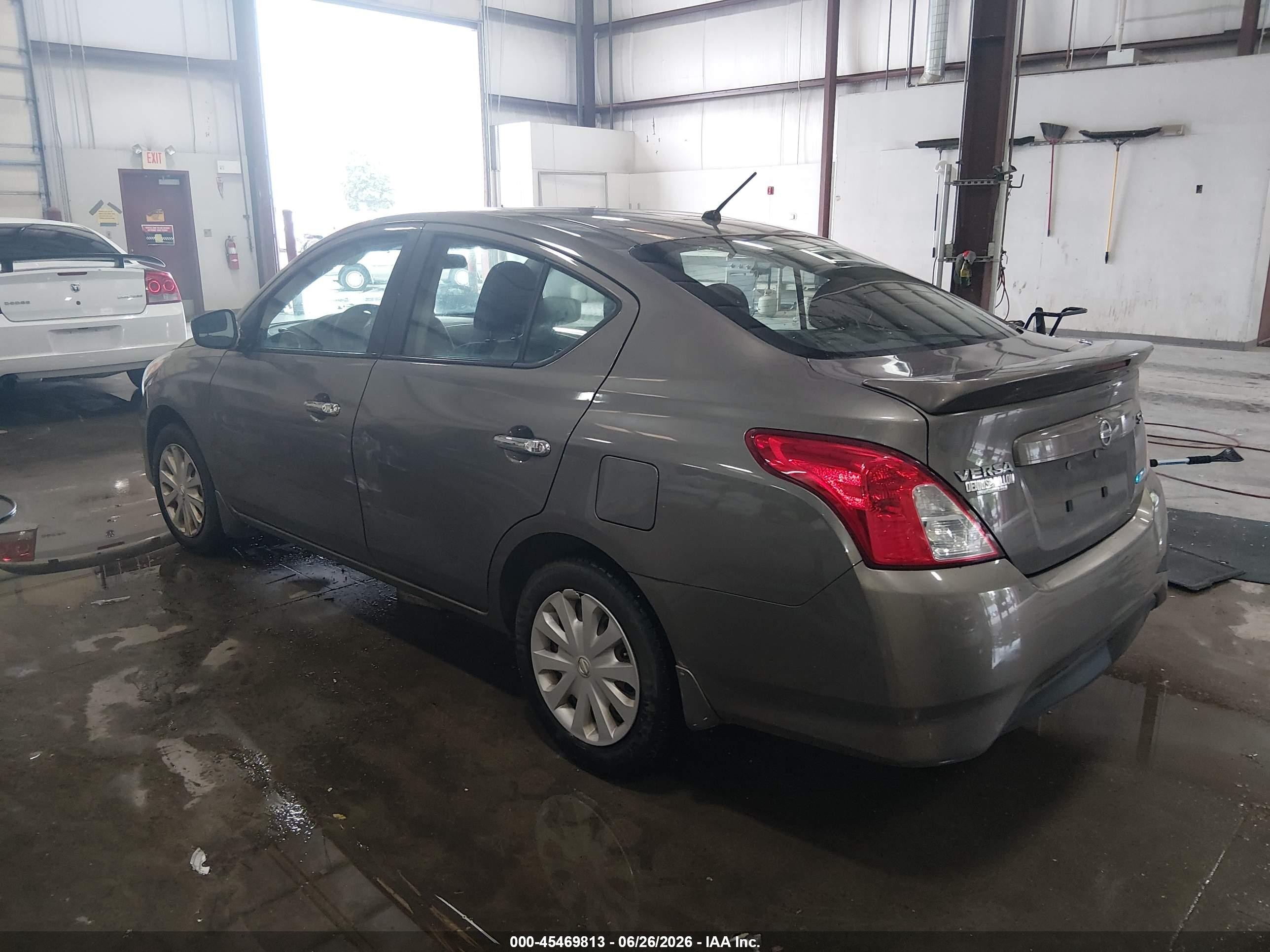 2015 Nissan Versa 1.6 Sv Gray vin: 3N1CN7AP4FL831261