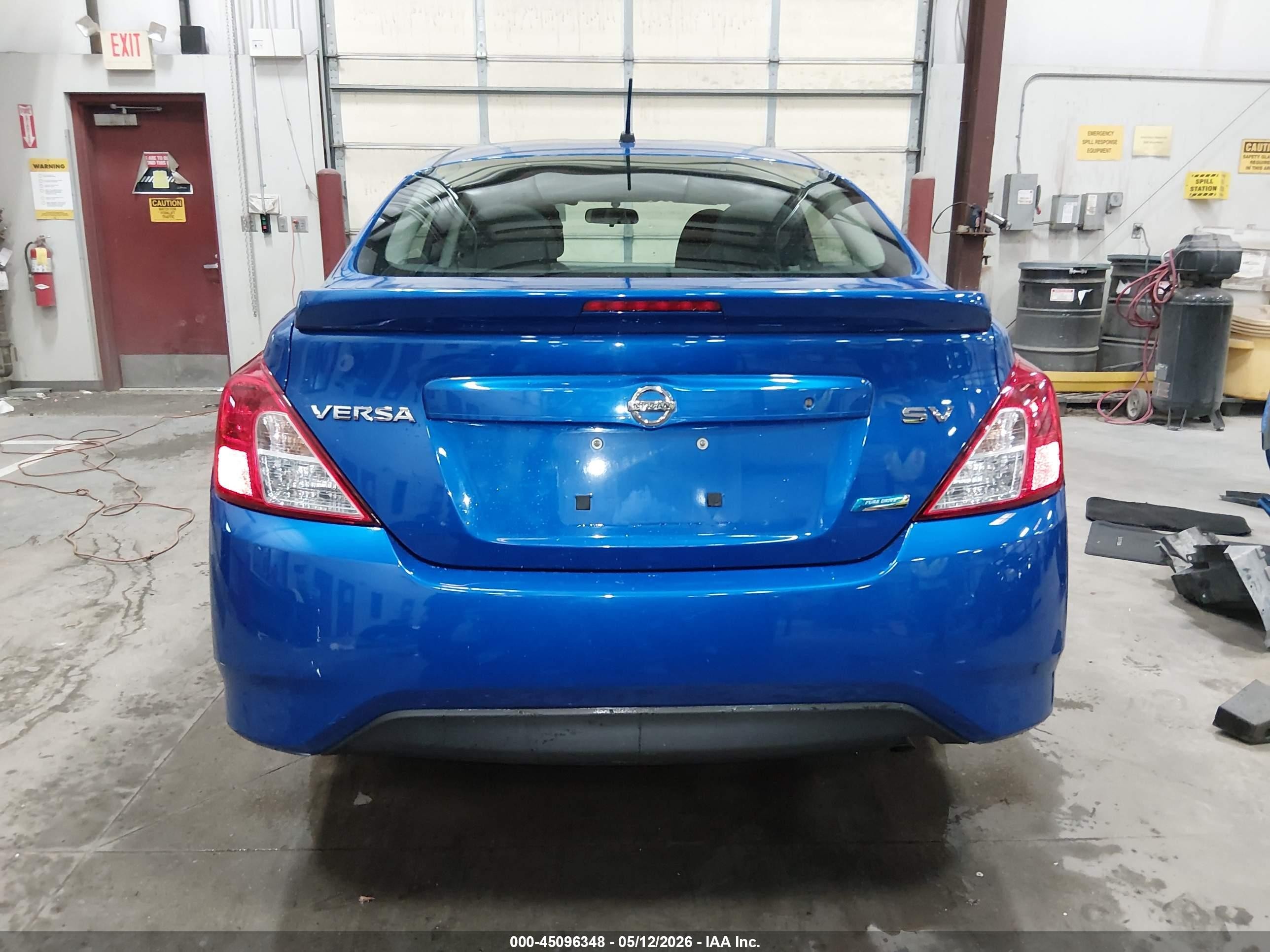 2015 Nissan Versa 1.6 Sv Синий vin: 3N1CN7AP4FL847590