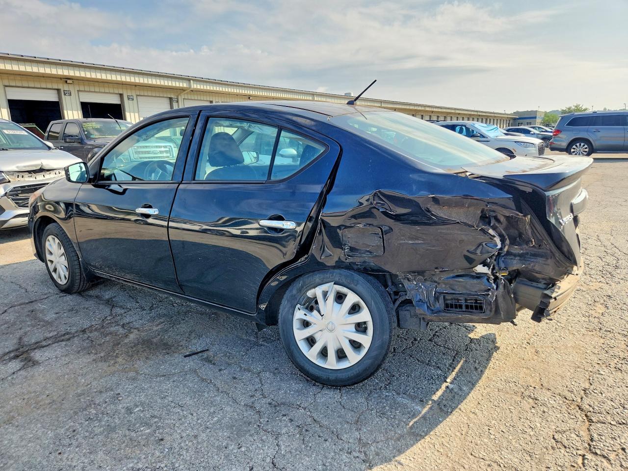 2015 Nissan Versa 1.6 Sv Черный vin: 3N1CN7AP4FL851560