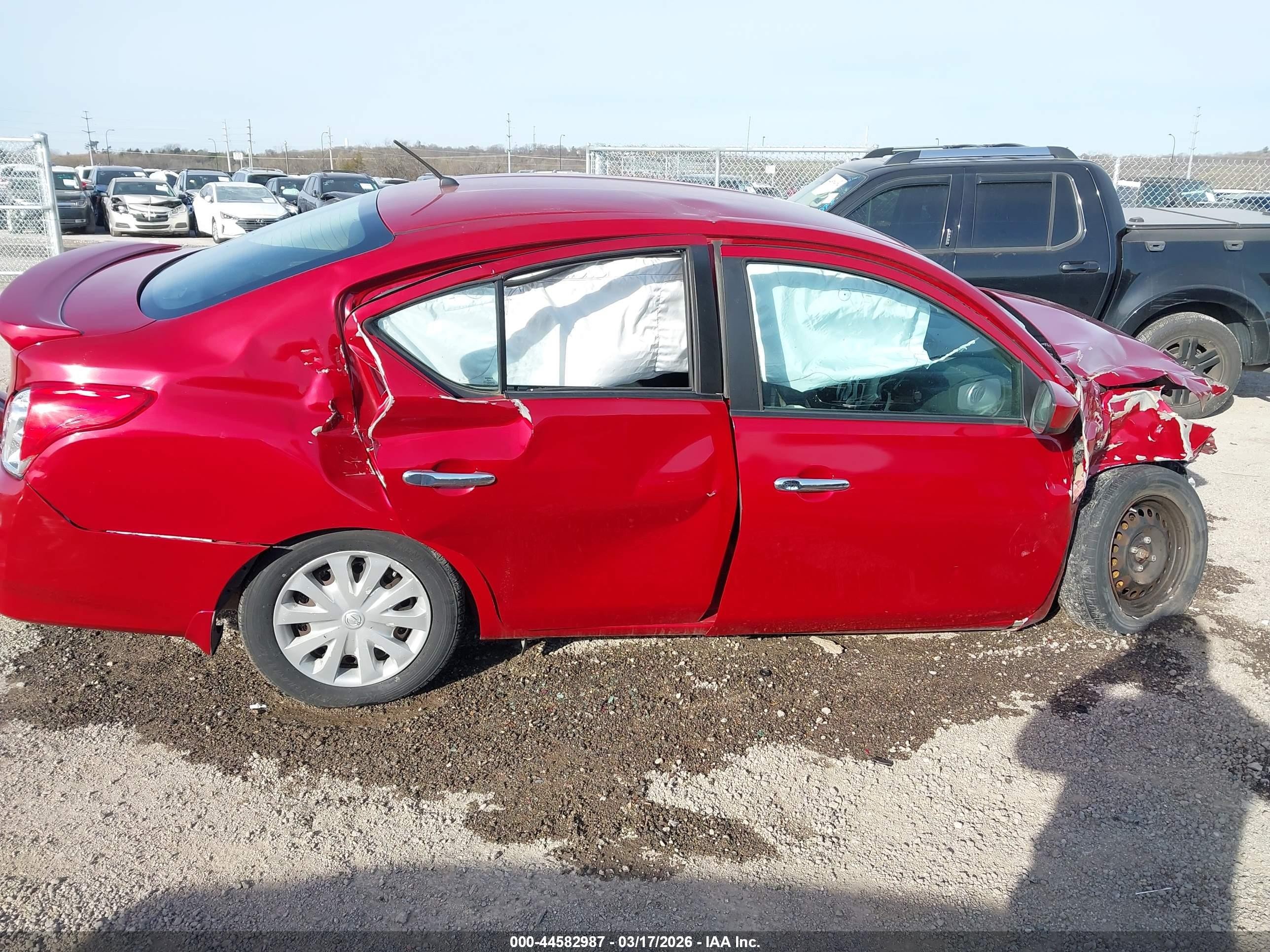2015 Nissan Versa 1.6 Sv Red vin: 3N1CN7AP4FL859707