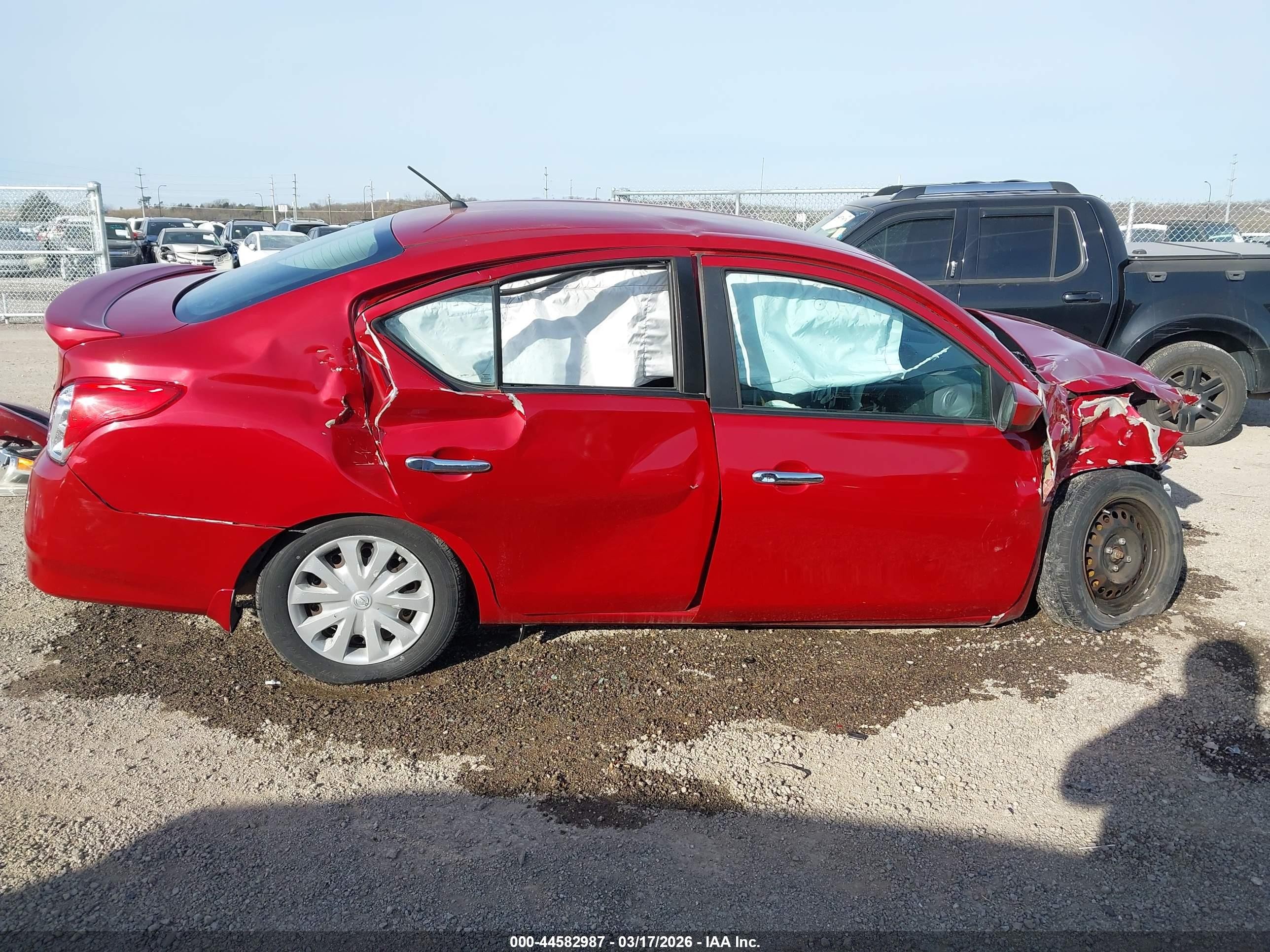 2015 Nissan Versa 1.6 Sv Red vin: 3N1CN7AP4FL859707