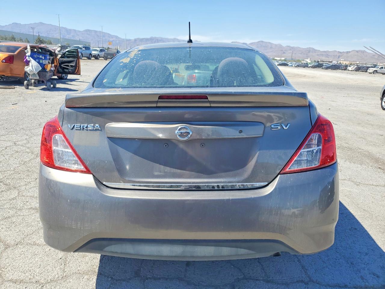 2015 Nissan Versa 1.6 Sv Gray vin: 3N1CN7AP4FL861473