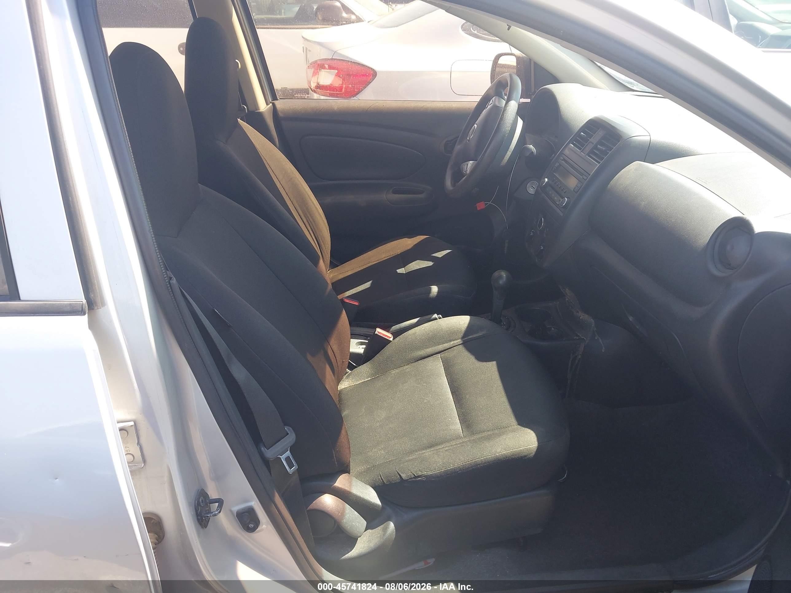 2015 Nissan Versa 1.6 S+ Серый vin: 3N1CN7AP4FL872327