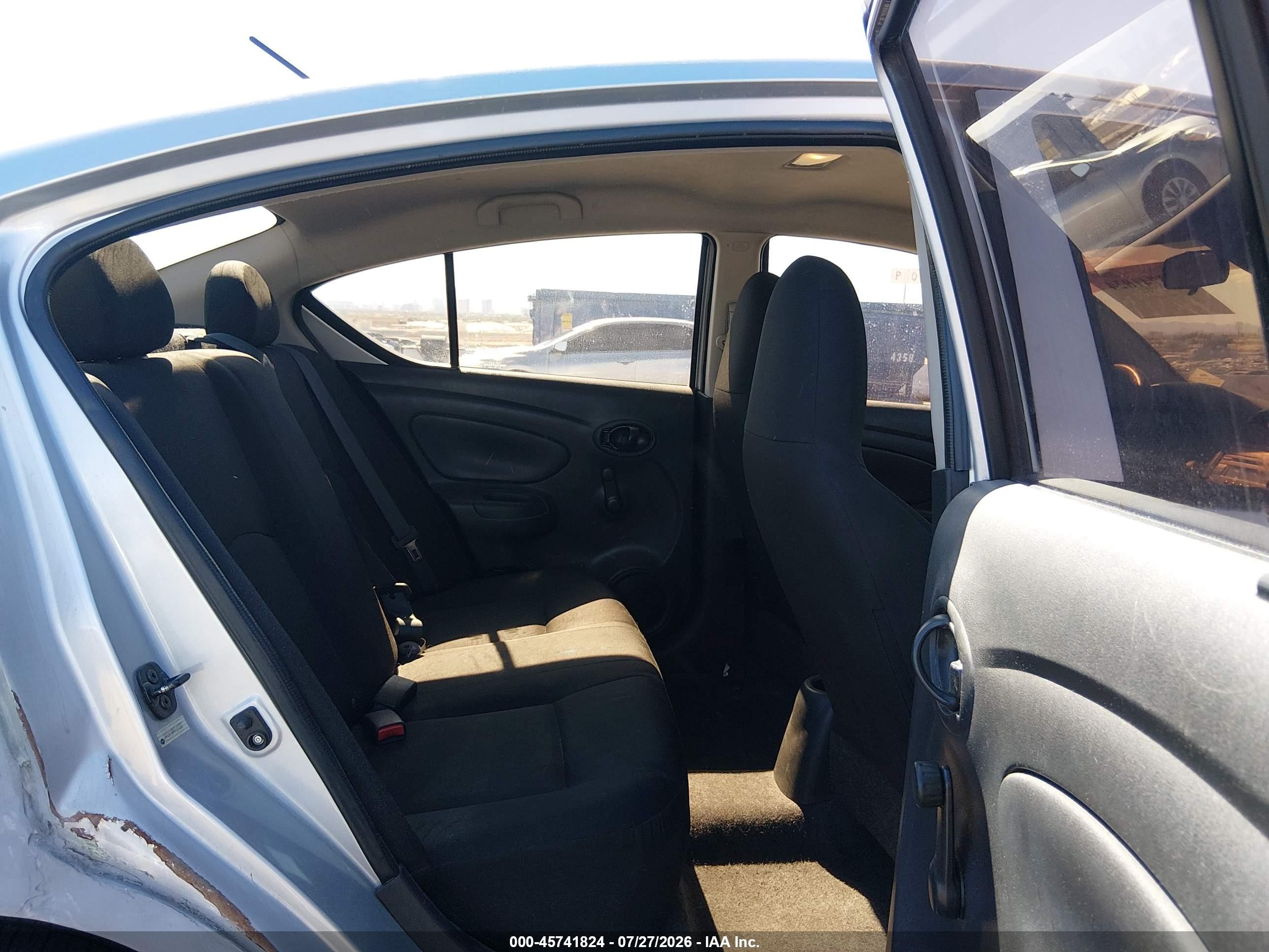 2015 Nissan Versa 1.6 S+ Серый vin: 3N1CN7AP4FL872327