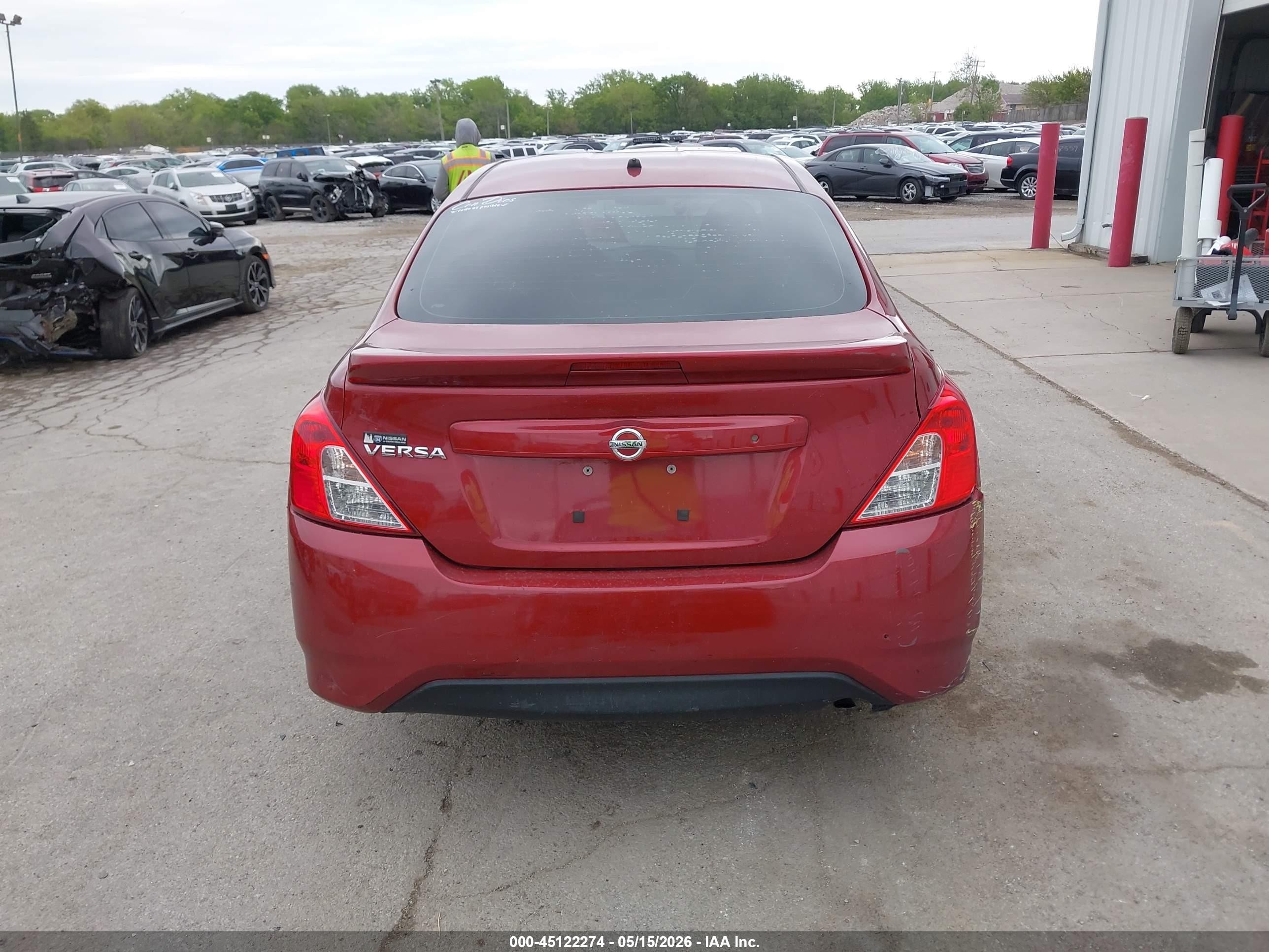 2018 Nissan Versa 1.6 S+ Red vin: 3N1CN7AP4JL860087