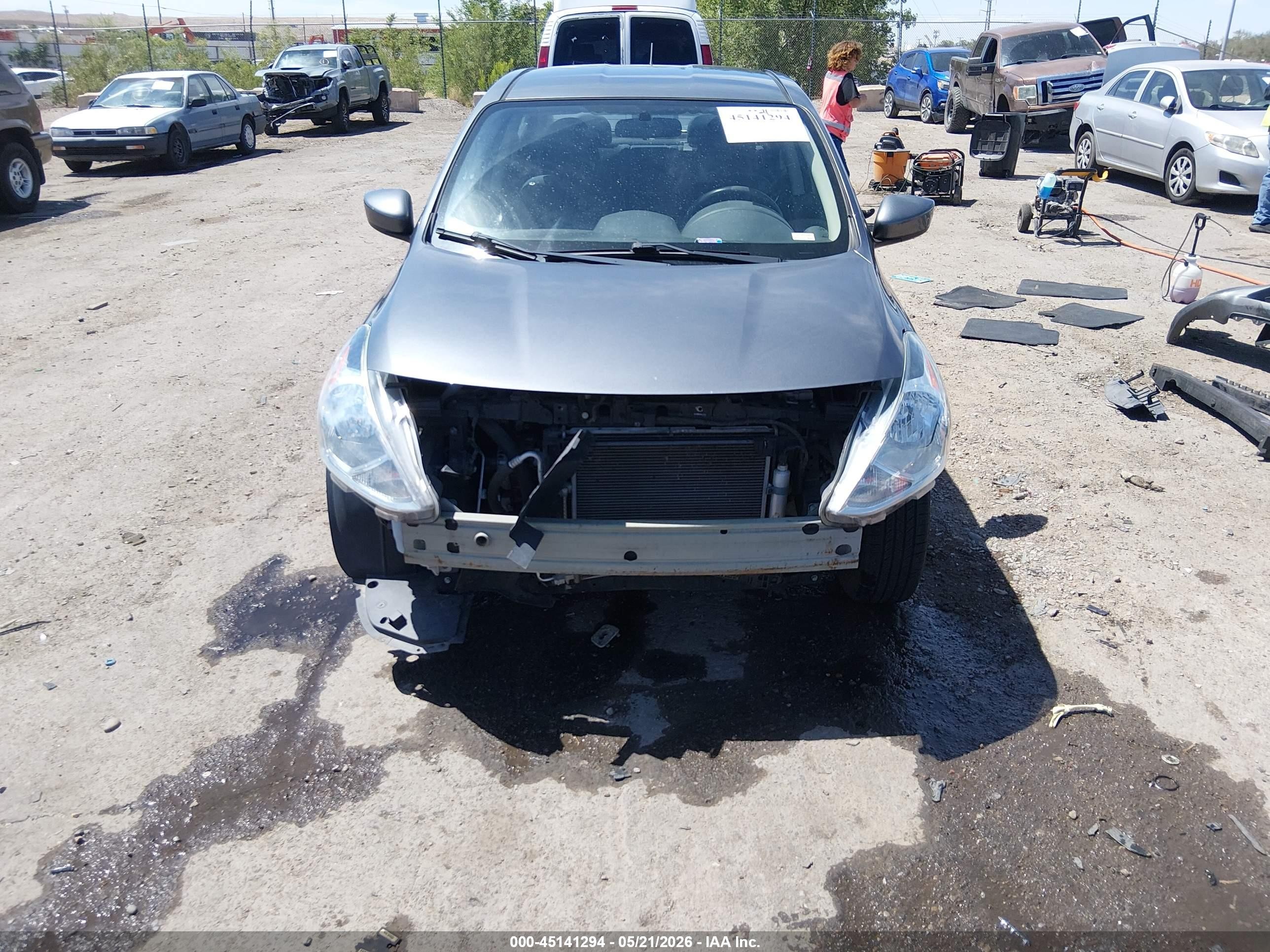 2019 Nissan Versa 1.6 Sv Серый vin: 3N1CN7AP4KL842951