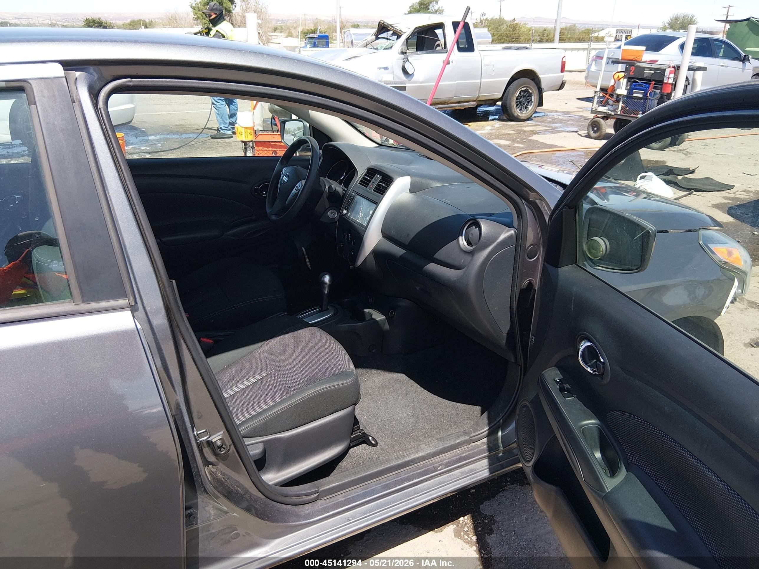 2019 Nissan Versa 1.6 Sv Серый vin: 3N1CN7AP4KL842951