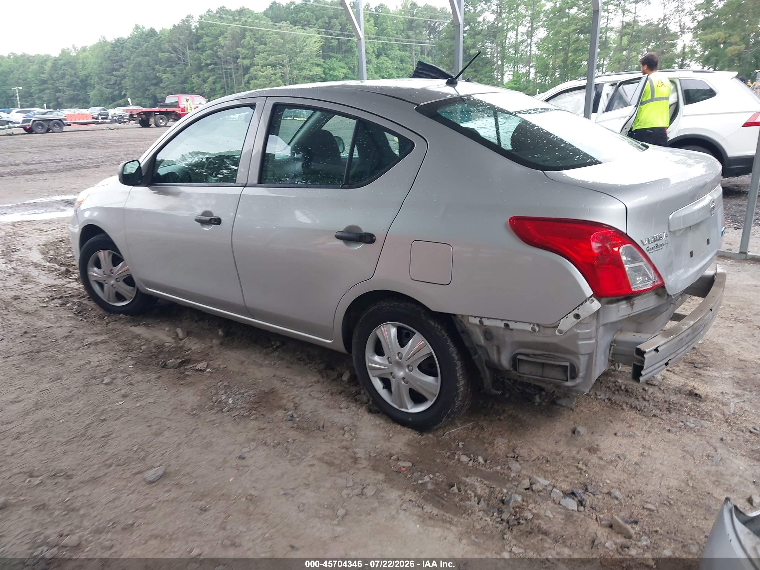 2012 Nissan Versa 1.6 S Silver vin: 3N1CN7AP5CL802640