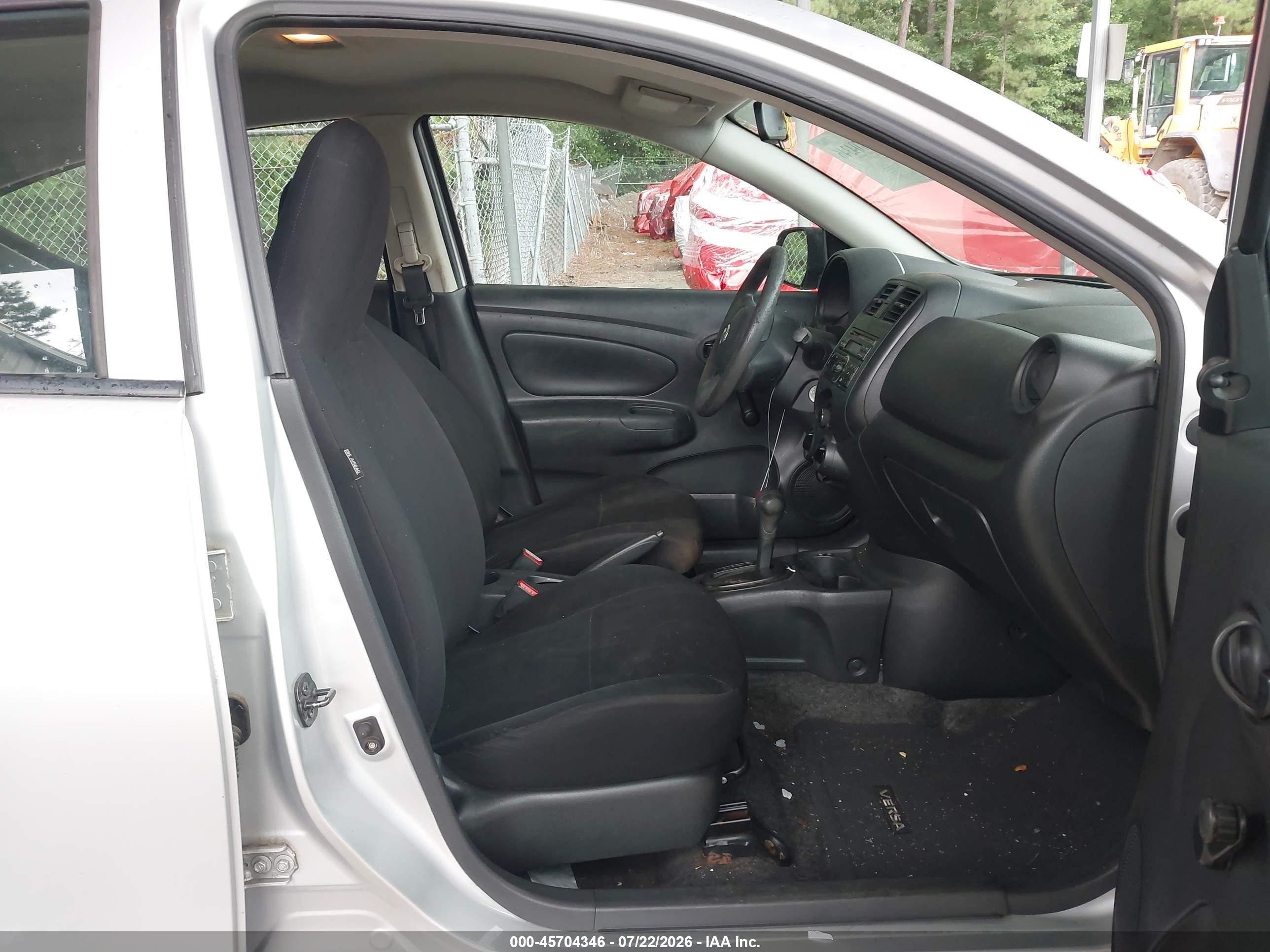 2012 Nissan Versa 1.6 S Silver vin: 3N1CN7AP5CL802640