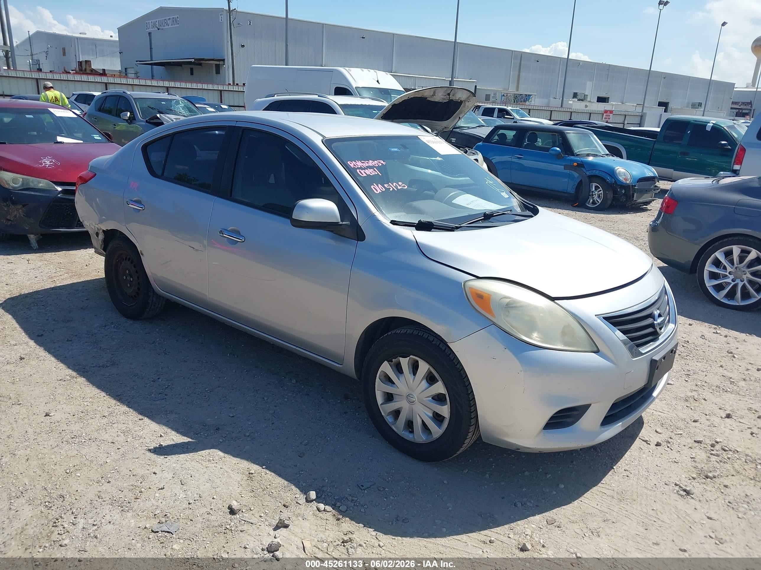 2012 Nissan Versa 1.6 Sv Silver vin: 3N1CN7AP5CL826209