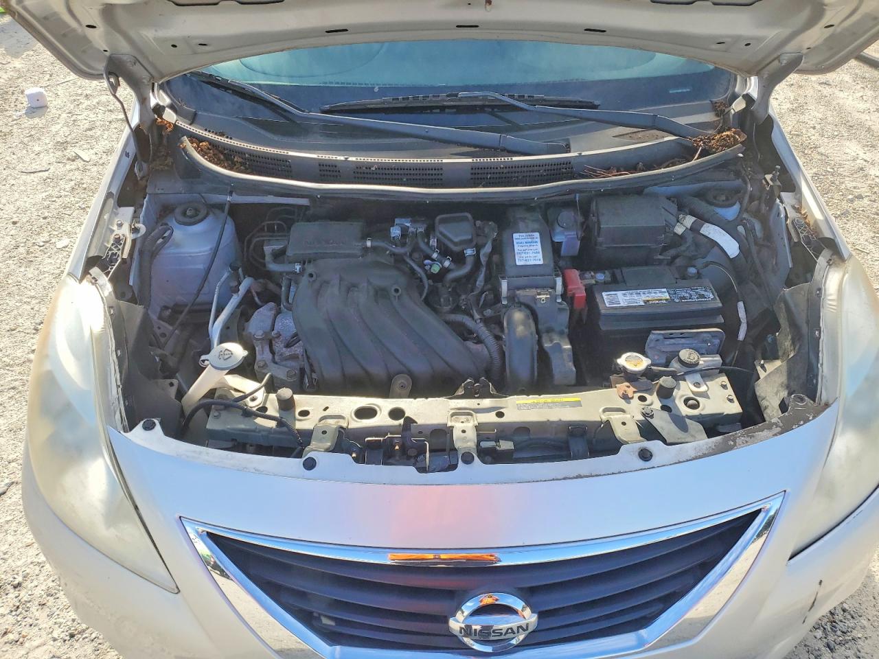 2012 Nissan Versa 1.6 S Silver vin: 3N1CN7AP5CL834794
