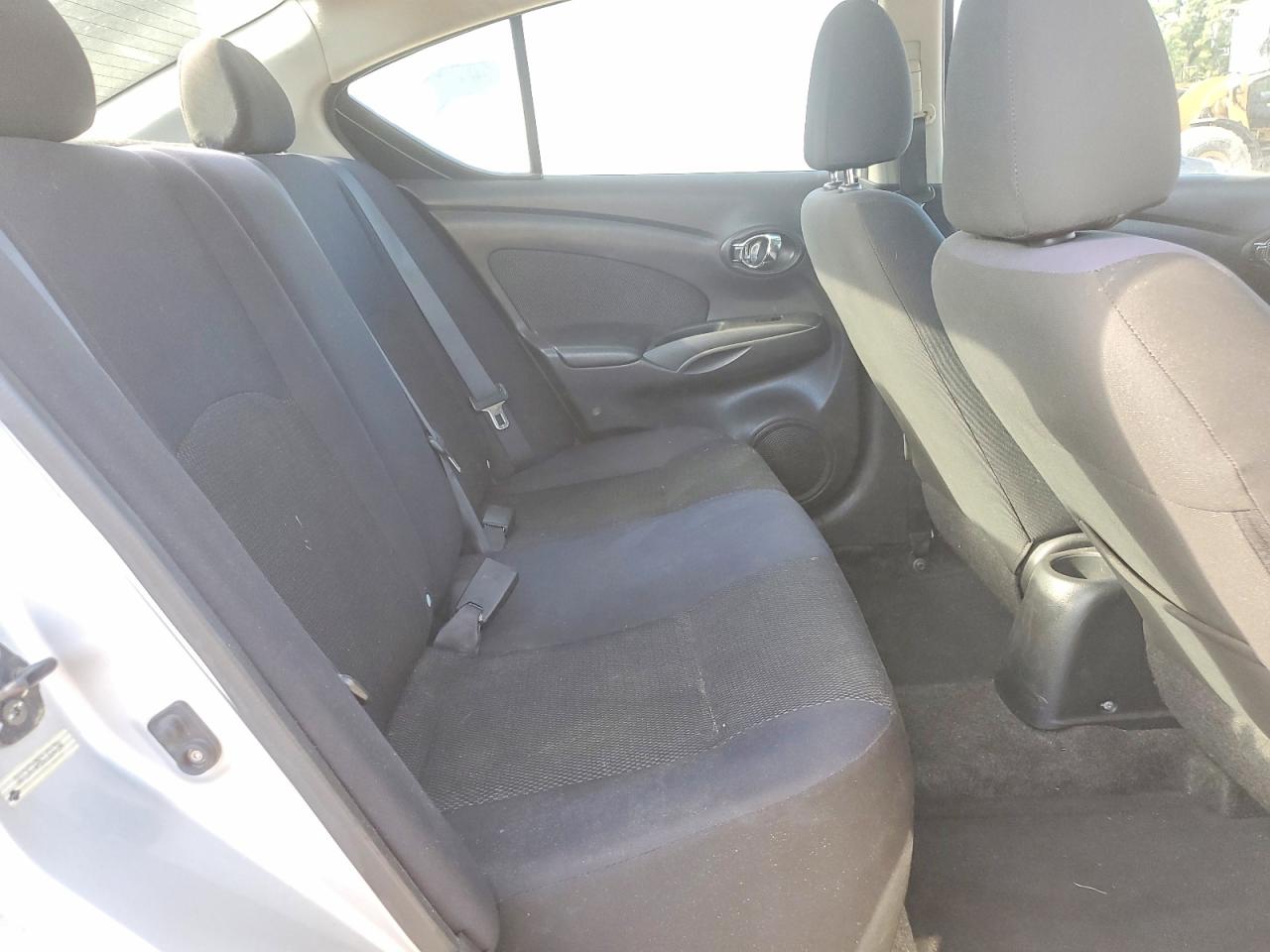 2012 Nissan Versa 1.6 S Silver vin: 3N1CN7AP5CL834794