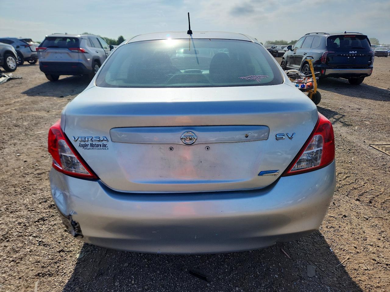 2012 Nissan Versa 1.6 S Silver vin: 3N1CN7AP5CL874731