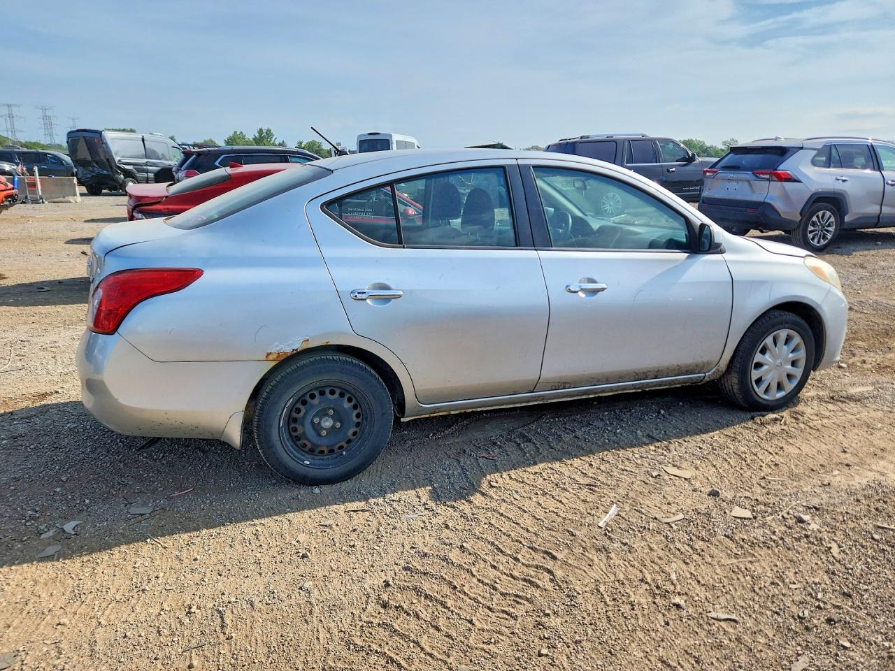 2012 Nissan Versa 1.6 S Silver vin: 3N1CN7AP5CL874731