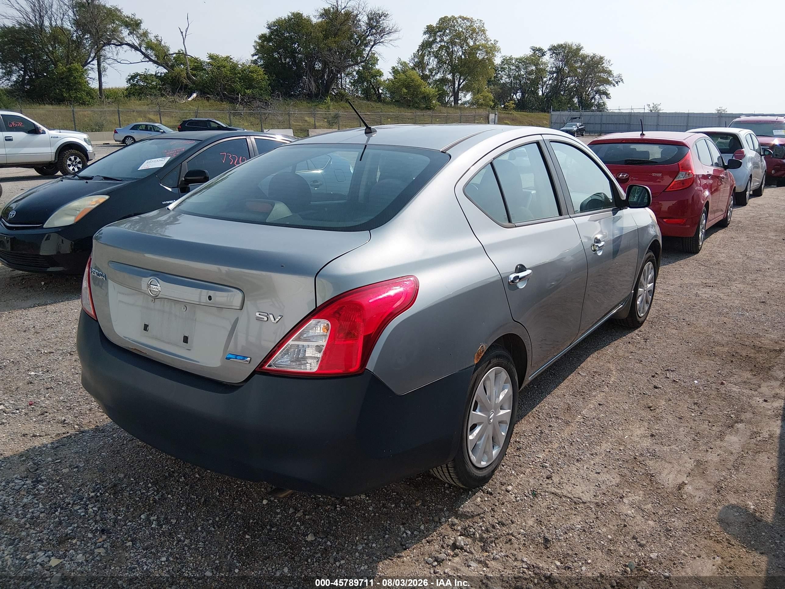 2012 Nissan Versa 1.6 Sv Silver vin: 3N1CN7AP5CL888144
