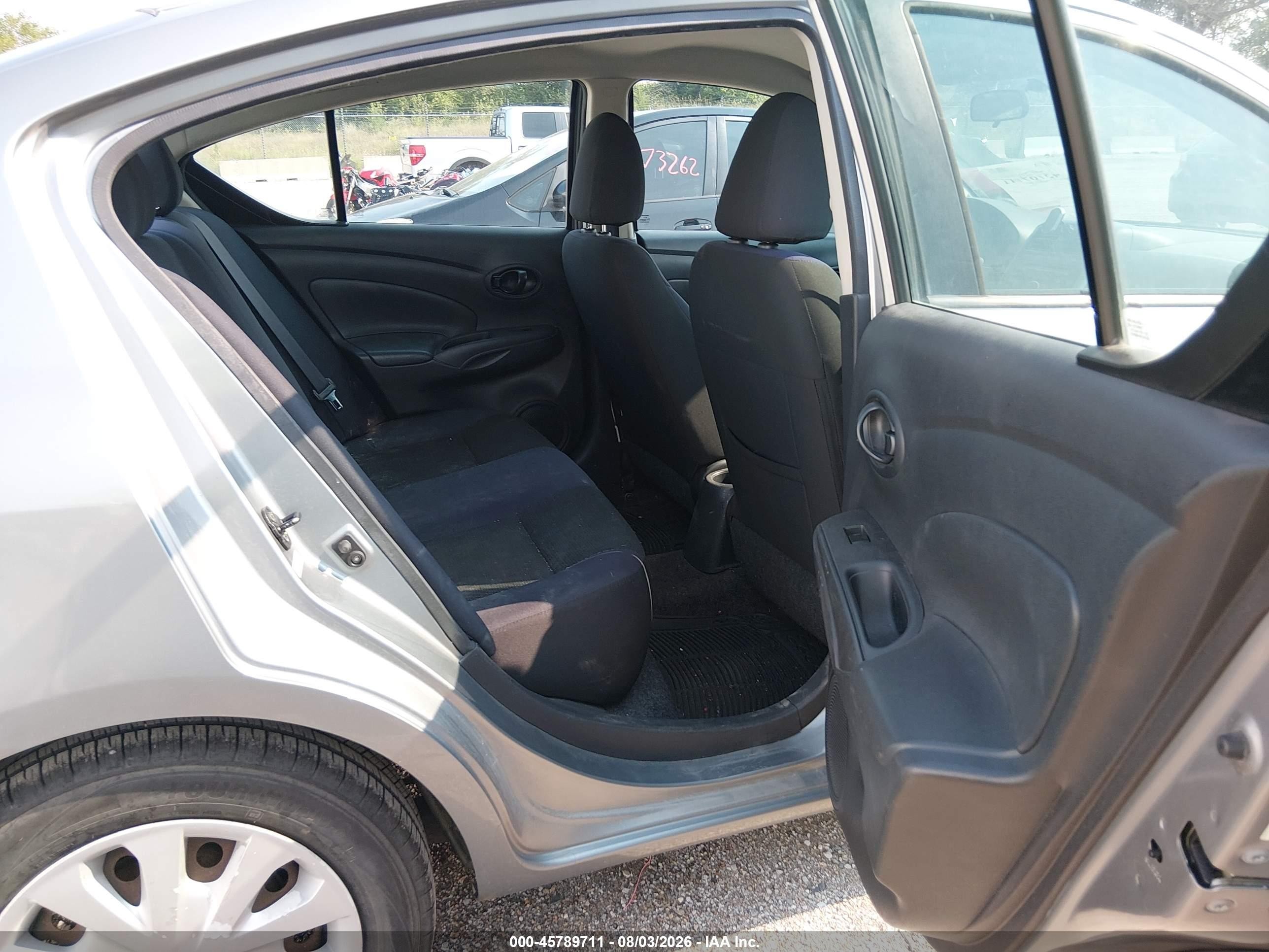 2012 Nissan Versa 1.6 Sv Silver vin: 3N1CN7AP5CL888144