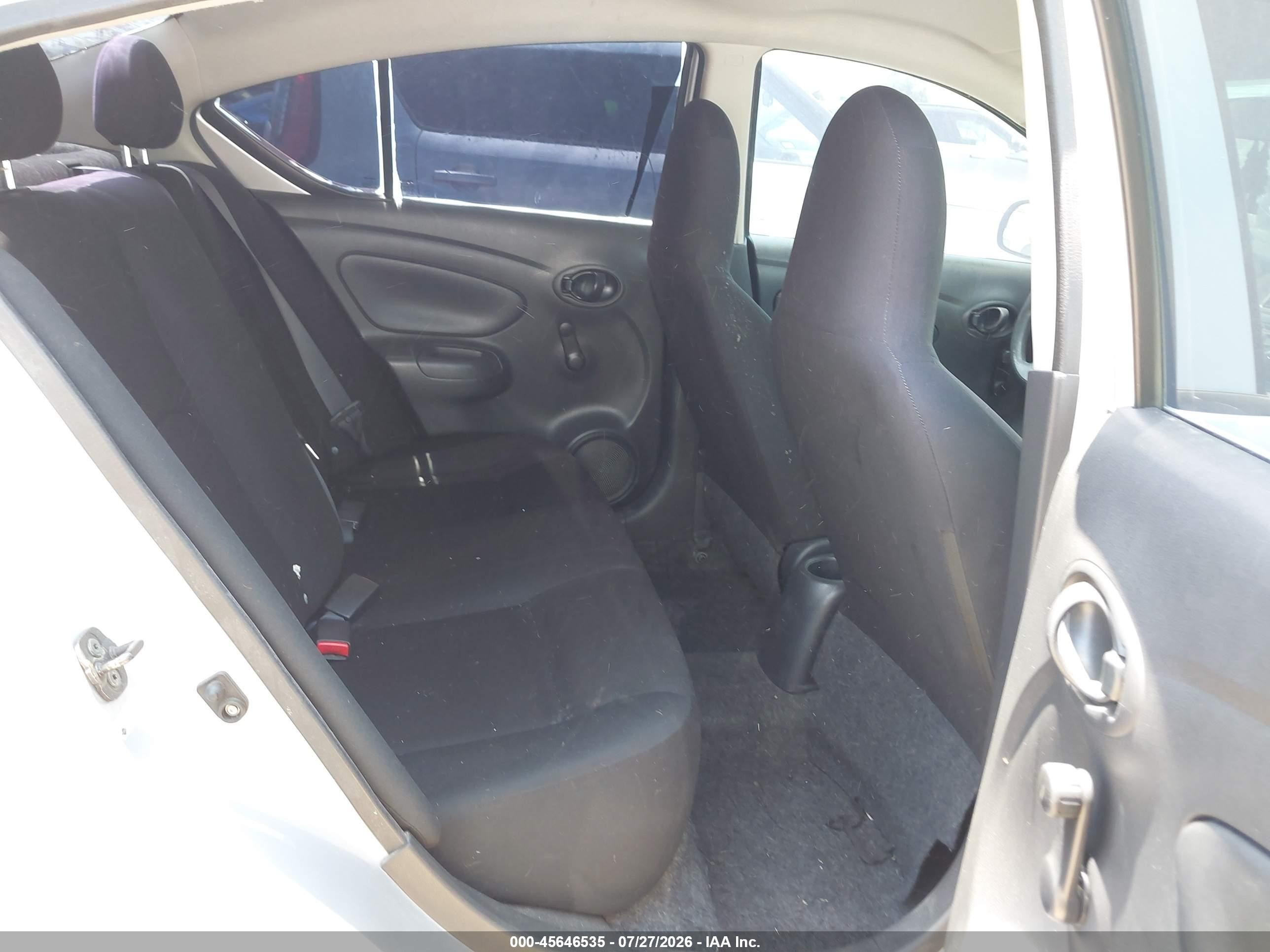 2012 Nissan Versa 1.6 S Silver vin: 3N1CN7AP5CL901362
